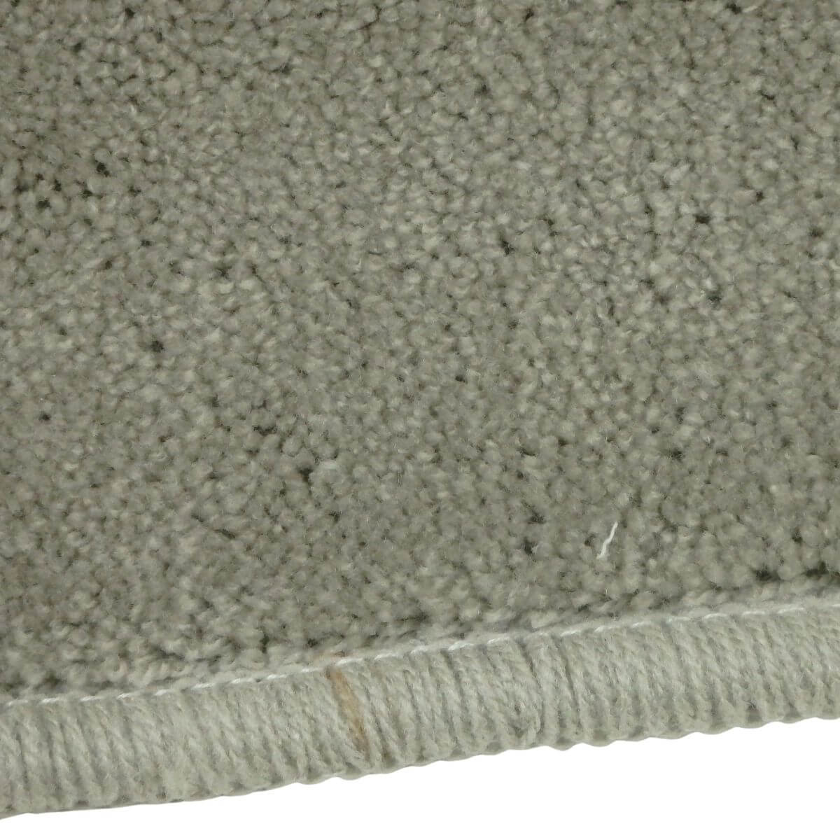 シルバーグレーのバスマット