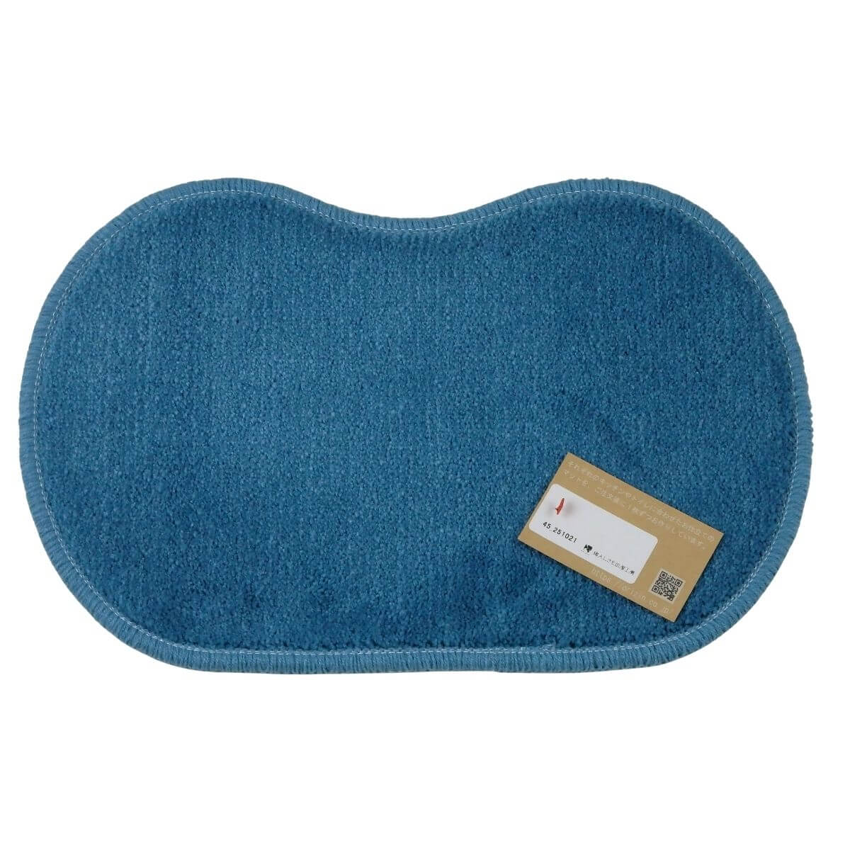 小さなピーナッツ型マットです。