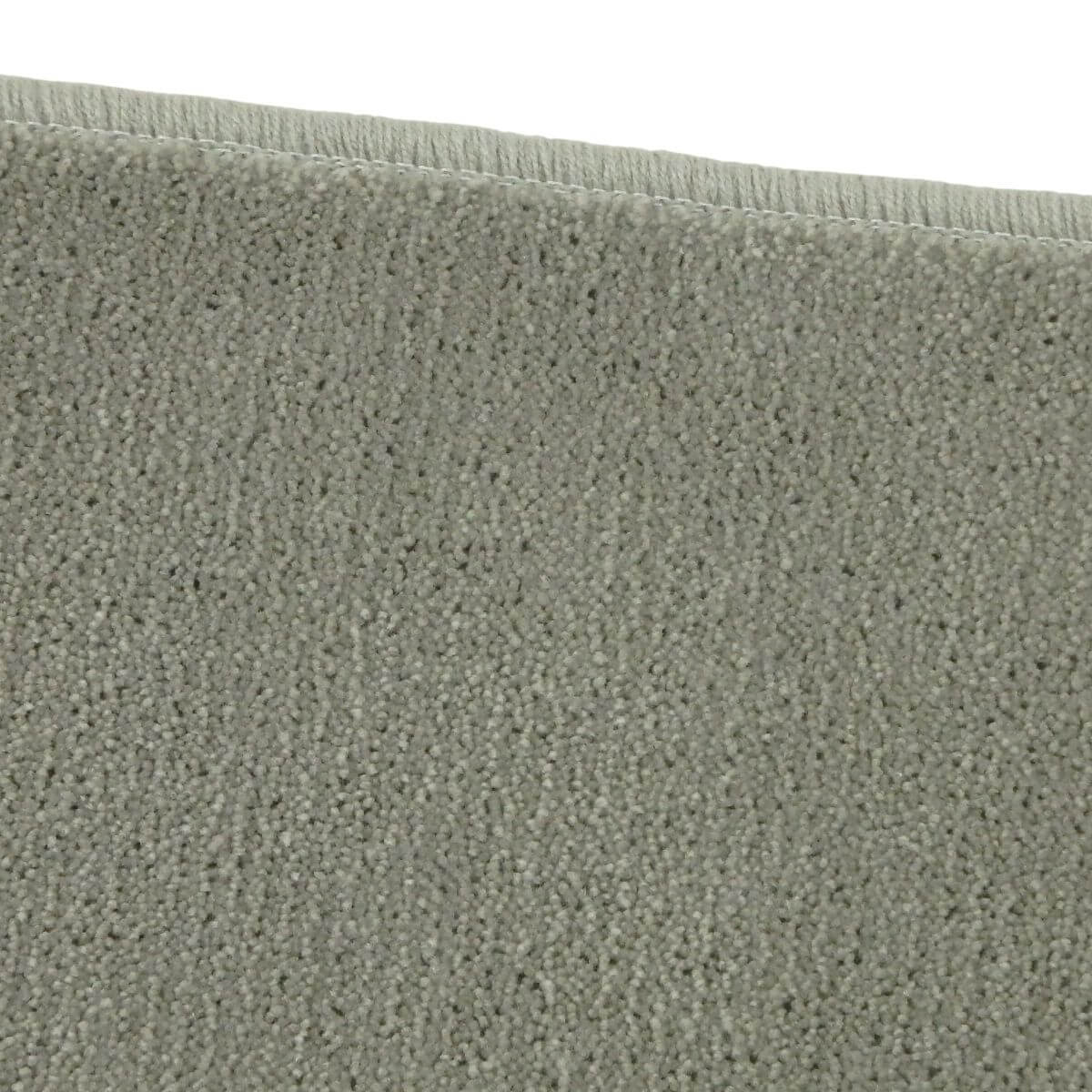 バス、洗面台に。シルバーグレーの横に長いマット